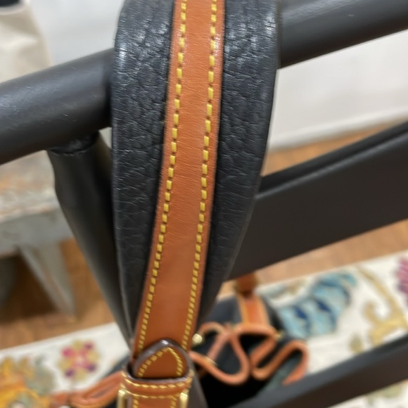 VTG Dooney & Bourke Drawstring Hobo Bag All Weather Leather Black and Tan - Picture 7 of 14